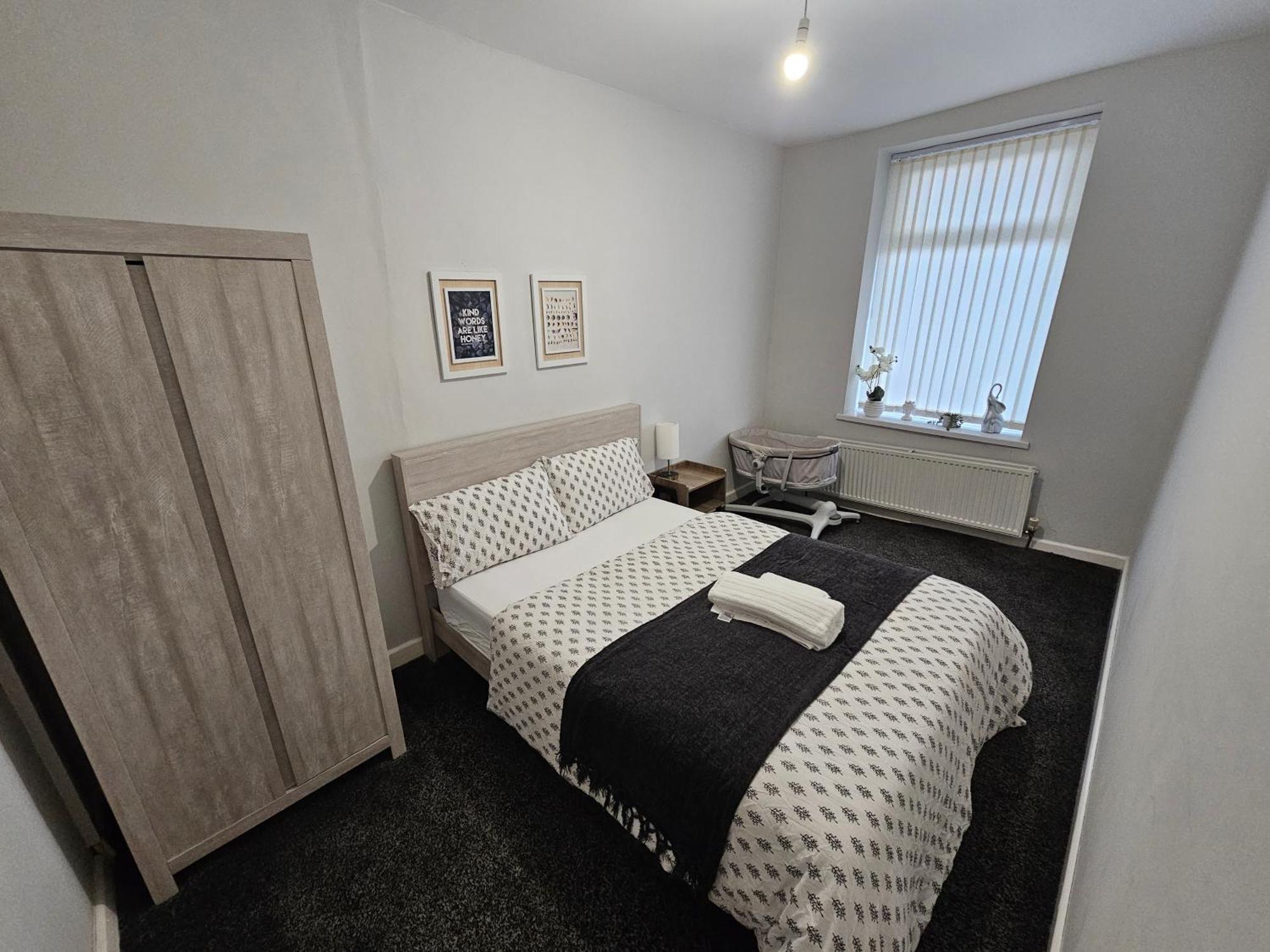 Hillsome Hosting Manchester Denton  Luaran gambar